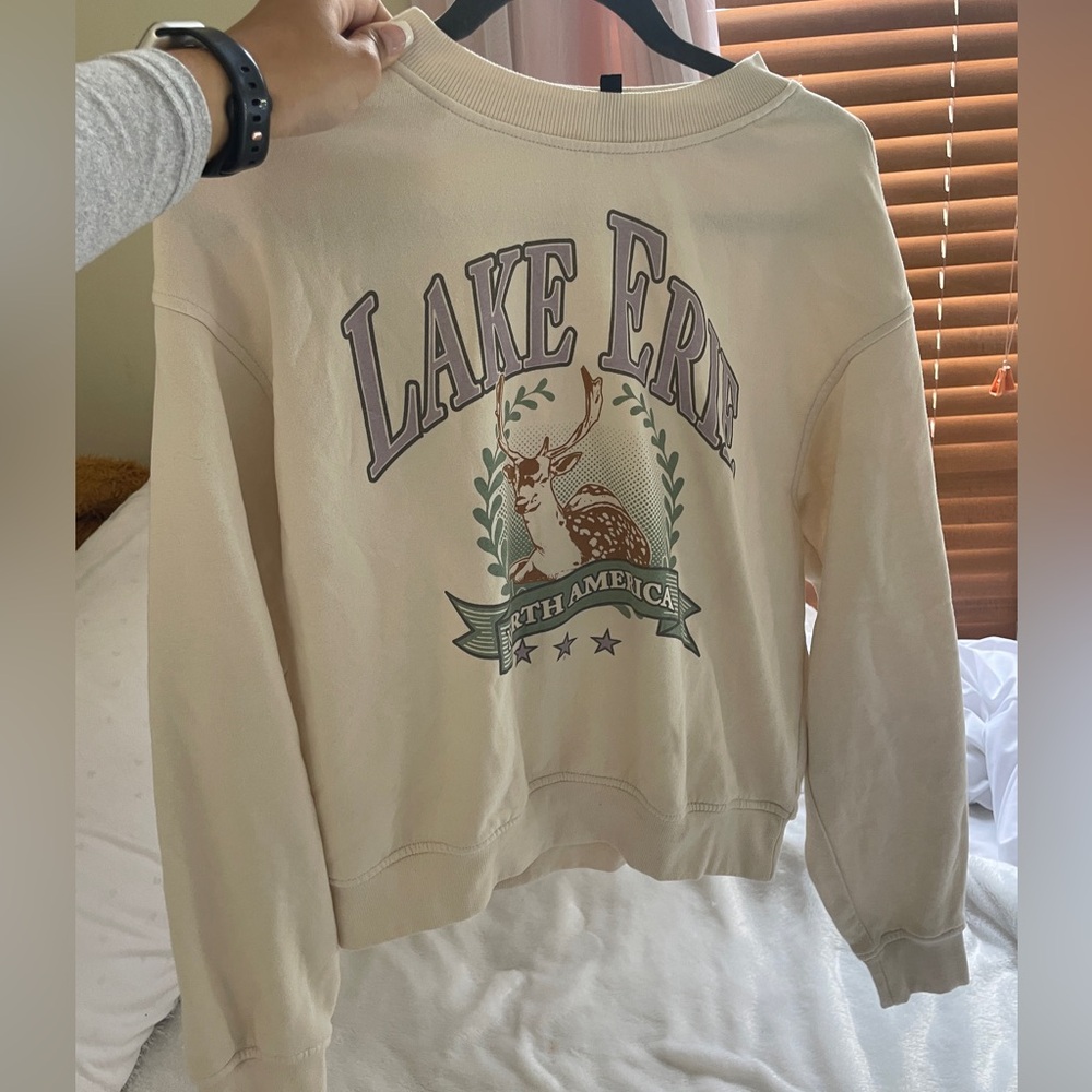 H&M Printed “Lake Erie” Sweatshirt Size M